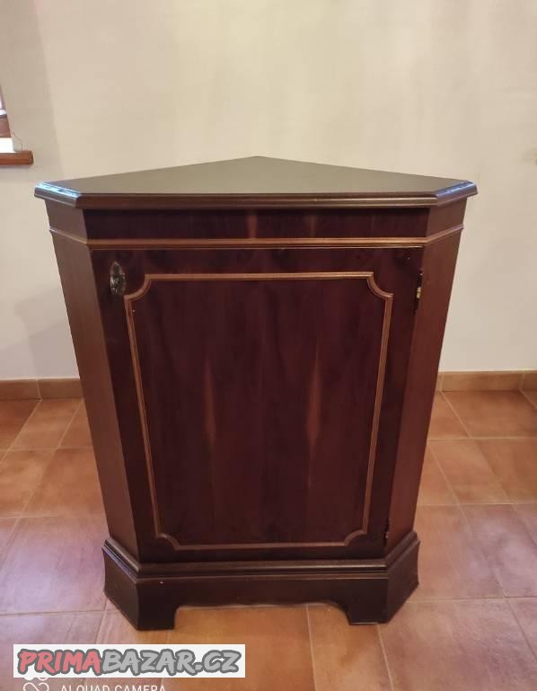 komoda-rohova-starozitna