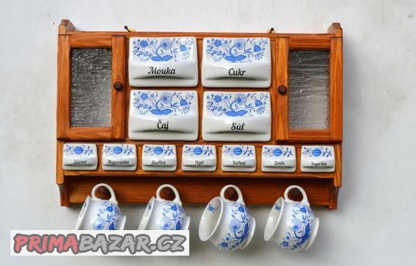 drevena-police-velka-s-korenky-motiv-cibulak