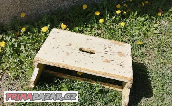 stara-drevena-stolicka