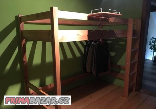 palanda-vyvysena-postel