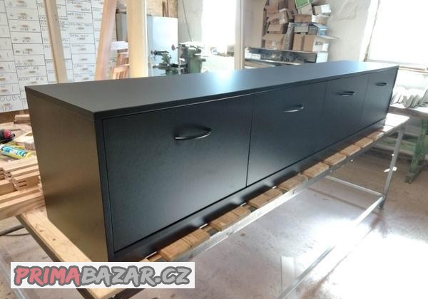 skrinka-pod-tv