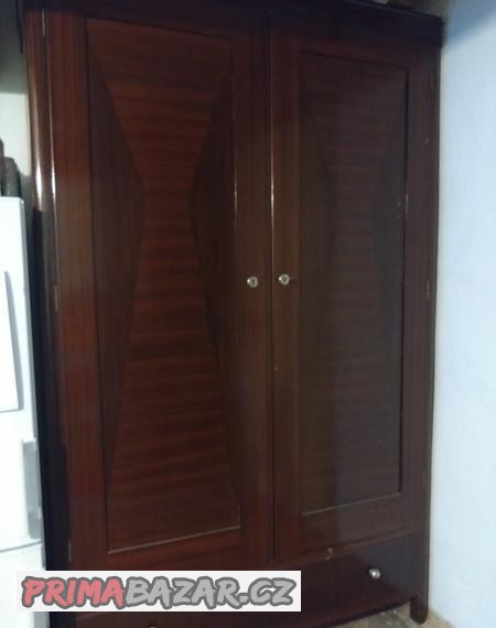 stare-drevene-skrine