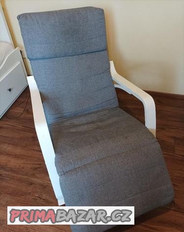 houpaci-kreslo-s-podnozkou