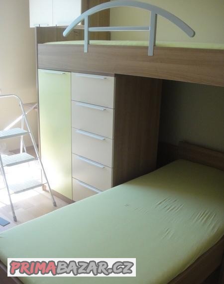 patrove-postele-s-uloznymi-komodami