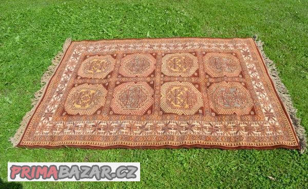 hnedy-anglicky-koberec-139x-170-cm-trasne-pouzity-dobry