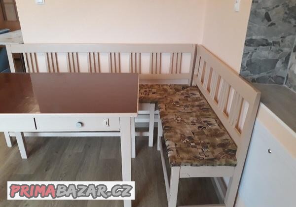 stara-rohova-lavice-z-masivu-s-calounenim