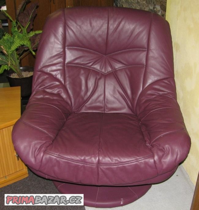 Kožené křeslo na otočné noze