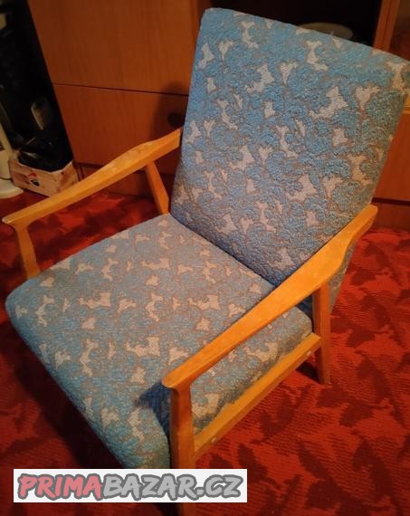 retro-kresla-se-4-zidlemi-a-stolem