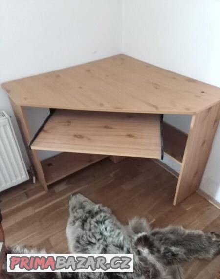 psaci-rohovy-stul