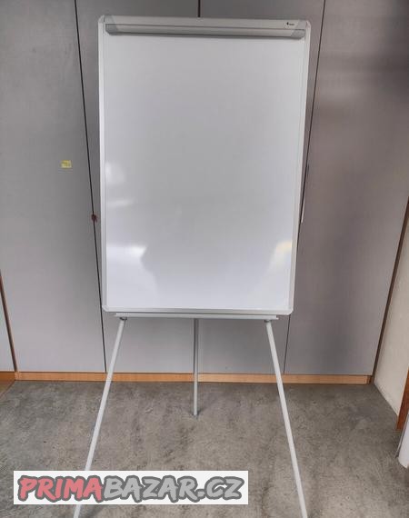 bila-magneticka-tabule-na-nohach-whiteboard