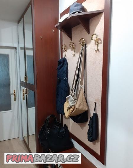 satni-nabytek-mahagon