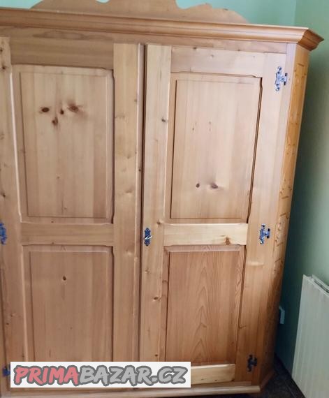 Rustikální skříň