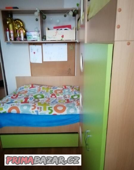 patrova-postel-pro-2-deti-s-velkym-uloznym-prostorem