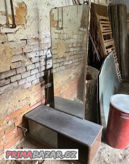 toaleta-botnik-se-zrcadlem