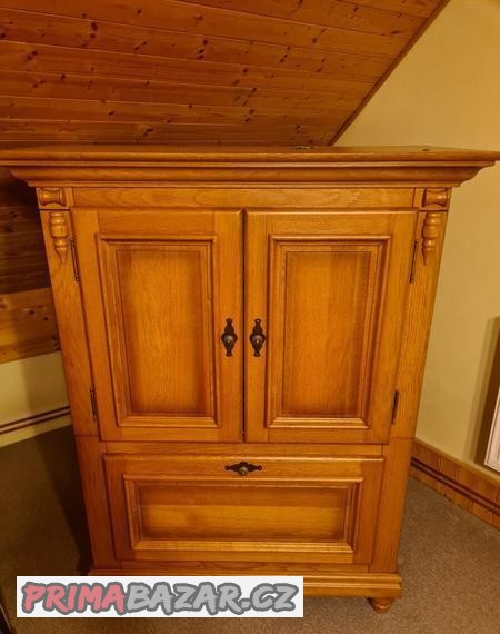 pradelnik-skrin-masivni-dub