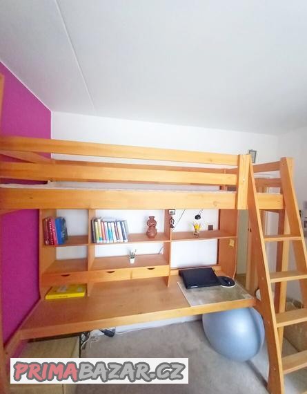 patrova-postel-horni-palanda-pracovna-police