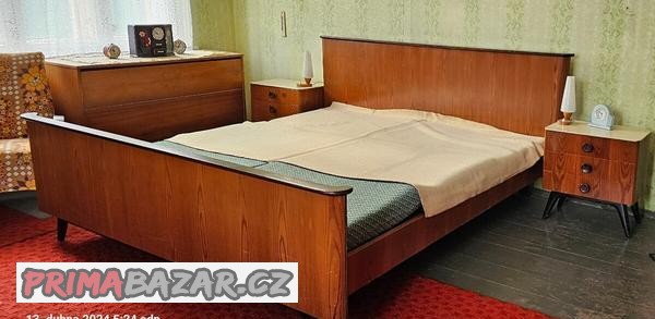 prodam-postel-a-nocni-stolky-z-roku-1950