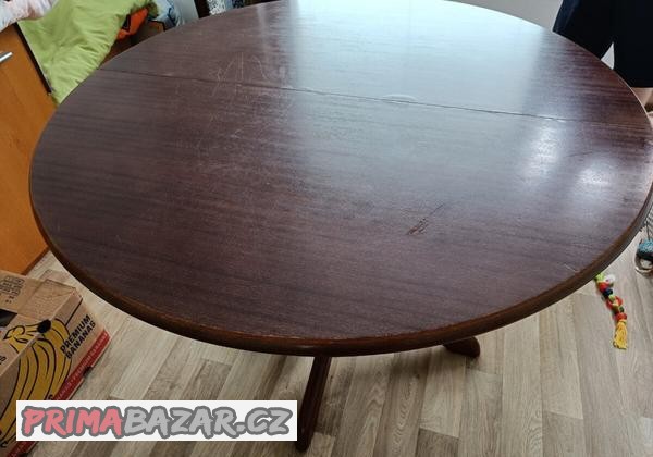 jidelni-stul-kulaty-rozkladaci