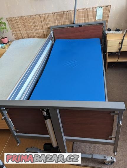 nemocnicni-postel-luzko