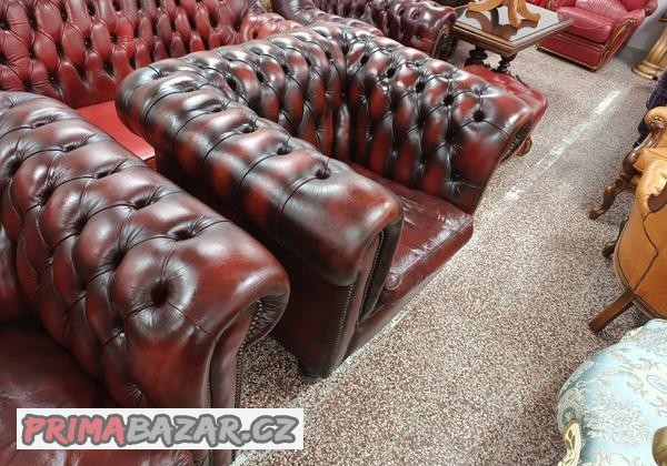 chesterfield-styl-dvojfarebna-kozena-sedacka
