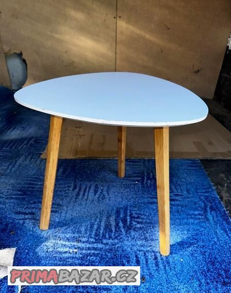 Prodám malý stoleček