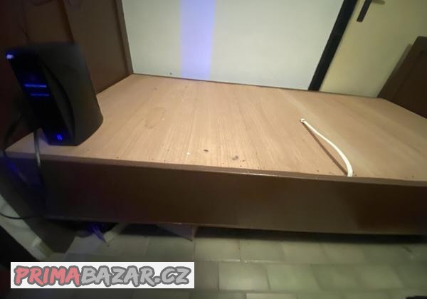 poctive-postele-s-uloznym-prostorem