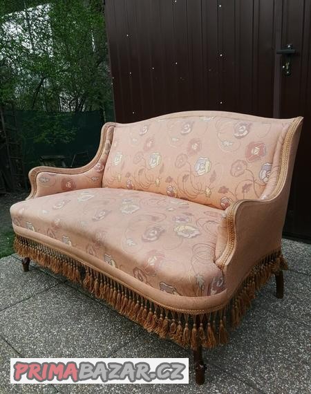 krasne-starozitne-sofa-pohovka