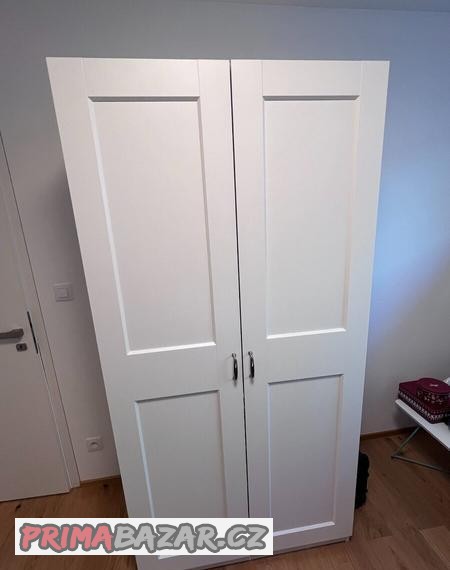 Prodám bílou šatní skříň IKEA PAX - téměř nová Prodám bílou šatní skříň IKEA PAX - téměř nová