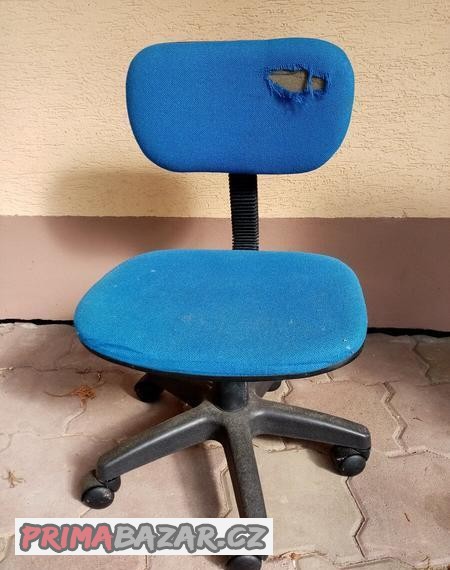 dětská židlička na kolečkách