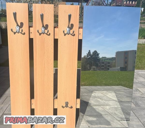 prodam-vesakovou-stenu-se-zrcadlem