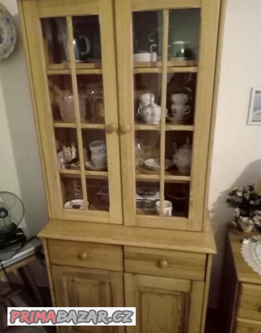 prodam-knihovnu-z-borovicoveho-masivu