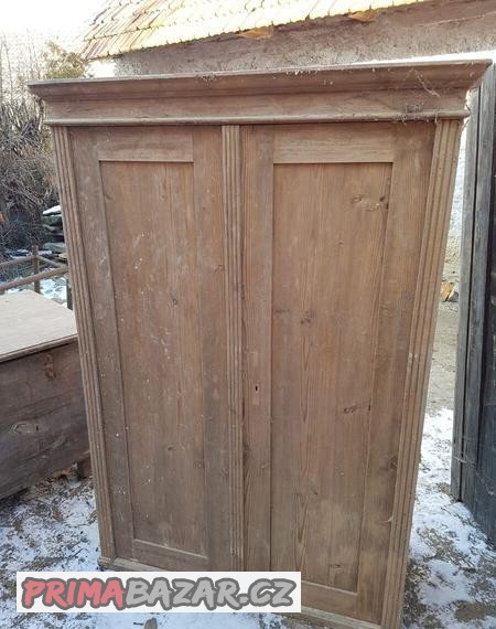 Dvoudveřová skříň