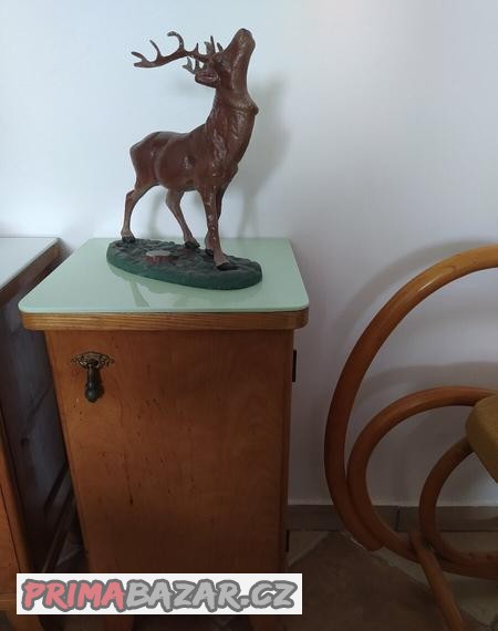 nocni-stolecky-masiv-z-opaxitovou-deskou