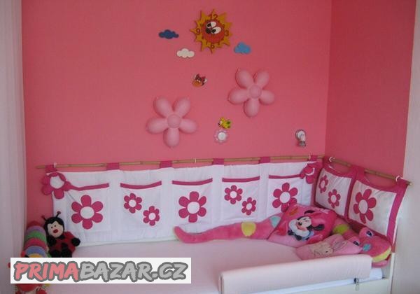 Krásný kapsář/mantinel za postel pro holčičky