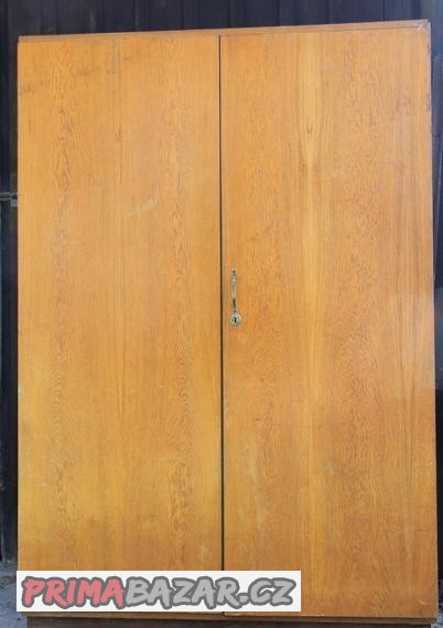 Skříň dvoudvéřová šířky 120 cm - dýha ze světlého dubu