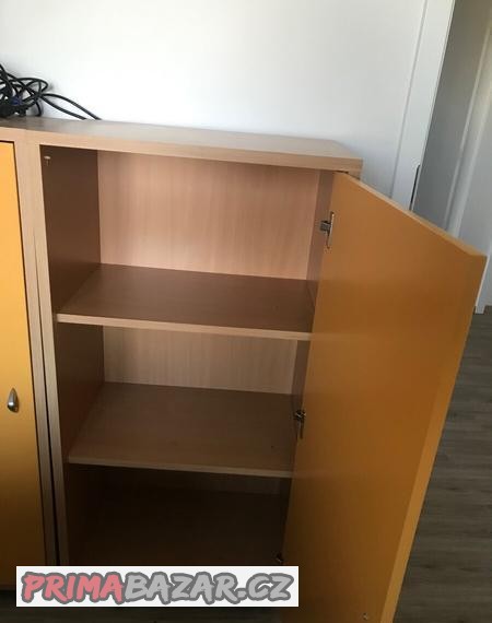 Skříň policová