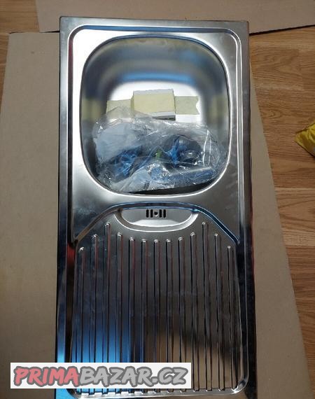 novy-nerezovy-drez-s-odkapavacem-pyramis