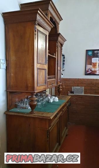Starožitný nábytek-skříň příborník