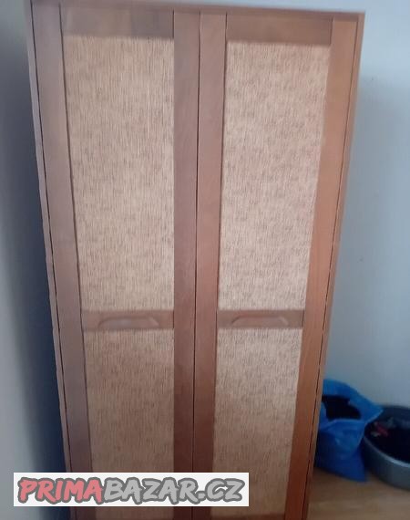 Dreveny nábytek,vhodný do dětského pokoje