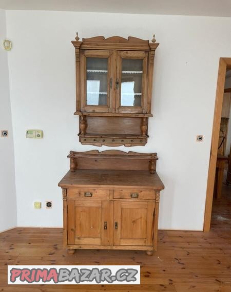 Hezká stará skříň