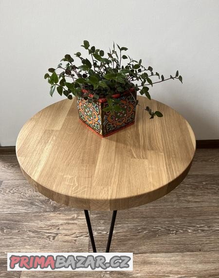 Prodám kulatý stolek Dub