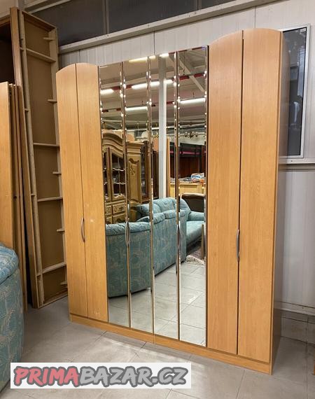 satni-skrin-dva-kusy