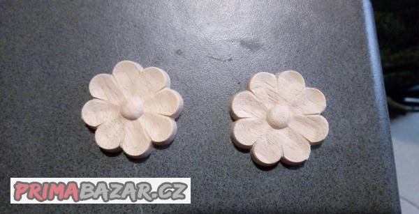 řezba květinka