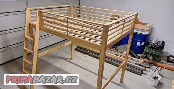 vysoka-postel-z-masivu