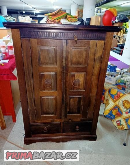 prodam-hezkou-skrinku-komodu-z-masivu