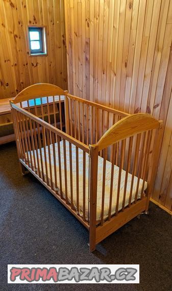detska-postylka-s-rostem-a-matraci-drevena