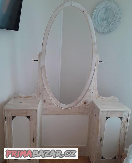 kosmeticky-starozitny-stolek