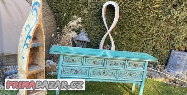 luxusni masivni komoda