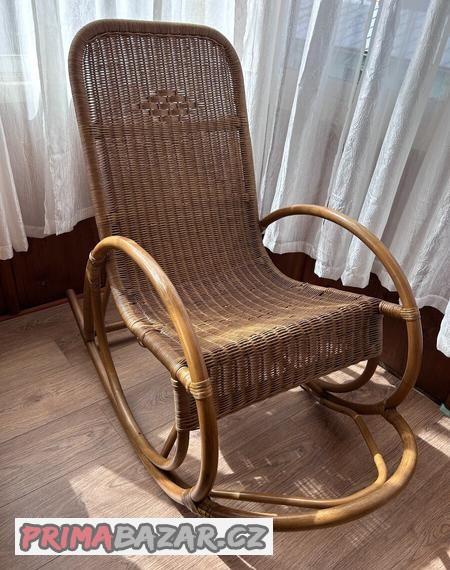 ratanove-houpaci-kreslo