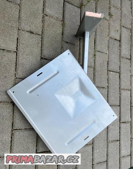 Otočný držák na zeď pro TV nebo monitor, Ikea